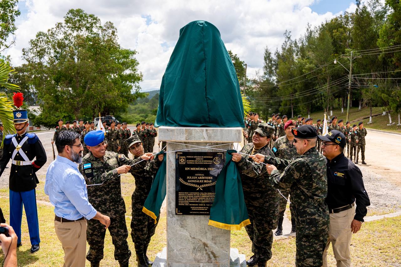 Develación de Busto General Julián Arístides González Írias