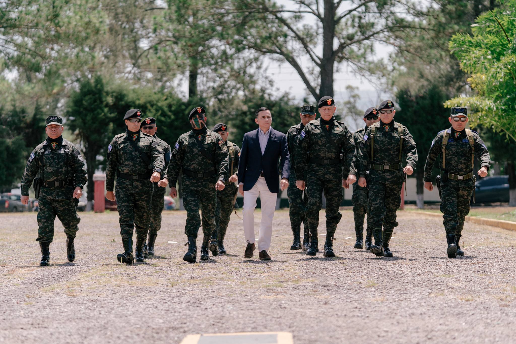 Secretario de Defensa Nacional y Junta de Comandantes