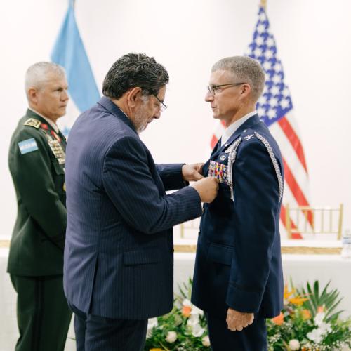 Ceremonia de Condecoración Agregado Aéreo de los EE.UU