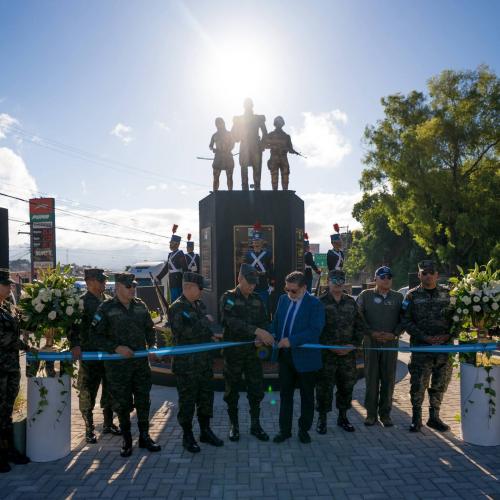 Monumento conmemorativo al bicentenario del Ejército de Honduras