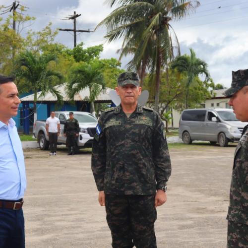 Secretario de Defensa supervisa capacidades operativas en la Base Naval de Puerto Cortés